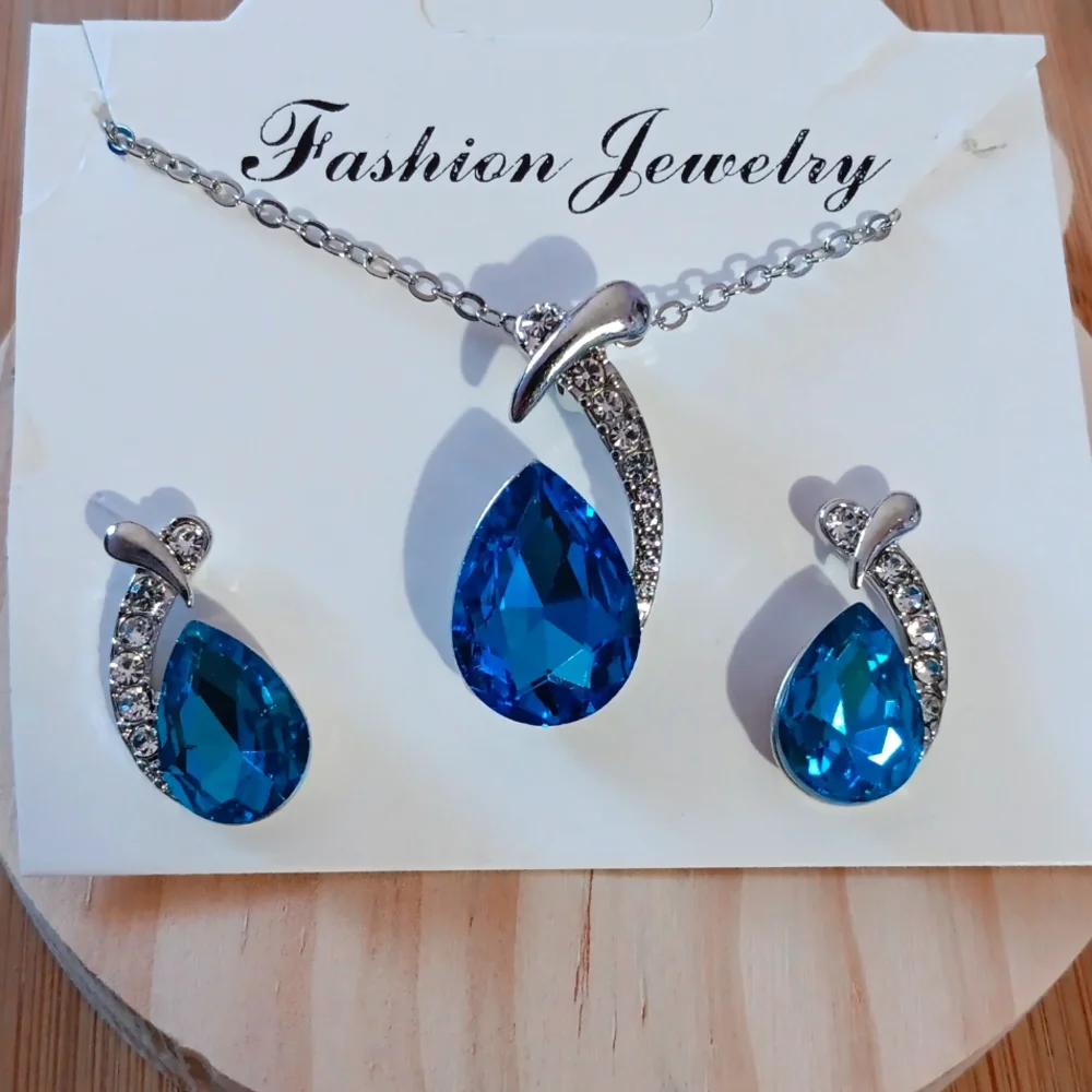 Blue Cubic Zirconia Water Drop Matching Pendant Necklace & Stud Earrings Set New